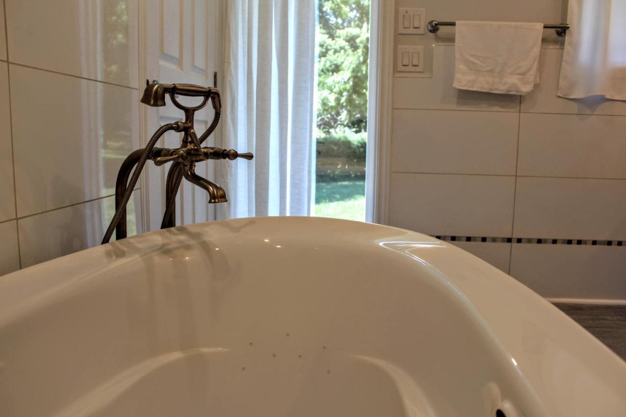 Coastal Suite #1 Cozy Suite #2 - Seacliff Beach Suites Leamington Eksteriør billede