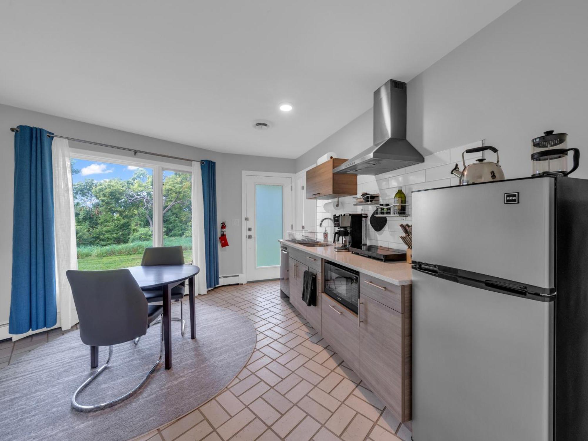 Coastal Suite #1 Cozy Suite #2 - Seacliff Beach Suites Leamington Eksteriør billede