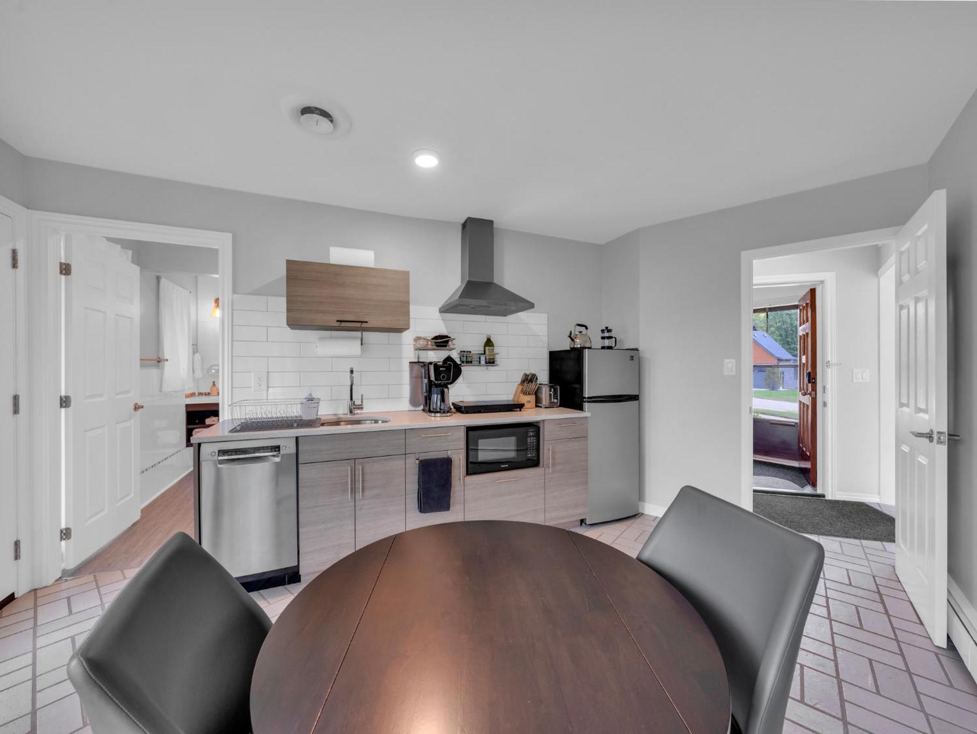 Coastal Suite #1 Cozy Suite #2 - Seacliff Beach Suites Leamington Eksteriør billede